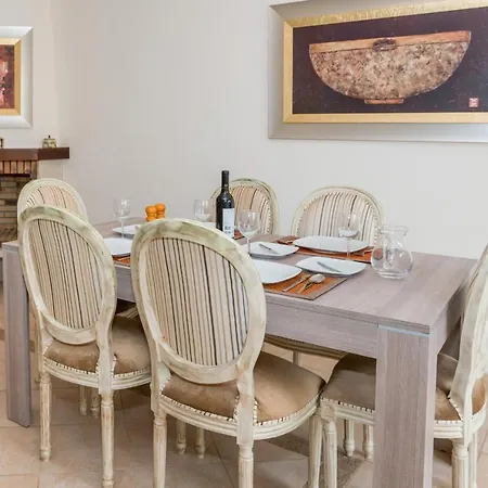 Modern Sol Townhouse With Traditional Vibes Hotel 4*