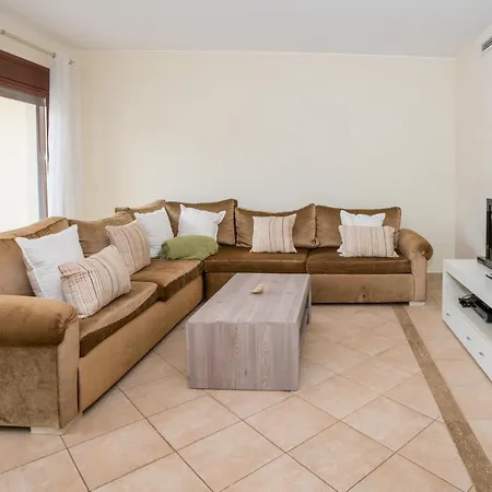 Modern Sol Townhouse With Traditional Vibes فندق كوارتيرا