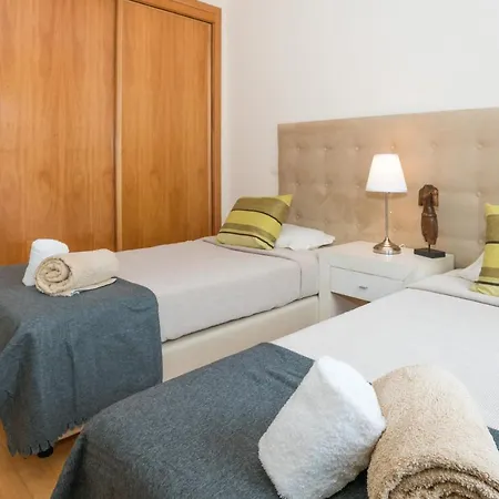 Modern Sol Townhouse With Traditional Vibes 4*