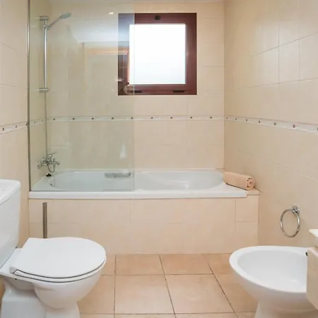 Modern Sol Townhouse With Traditional Vibes 4* Quarteira