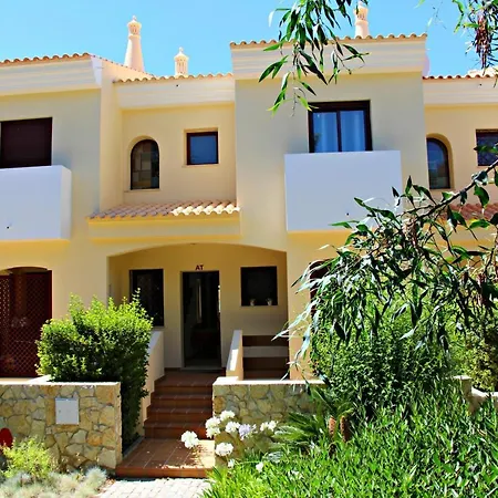 Modern Sol Townhouse With Traditional Vibes 4* Quarteira